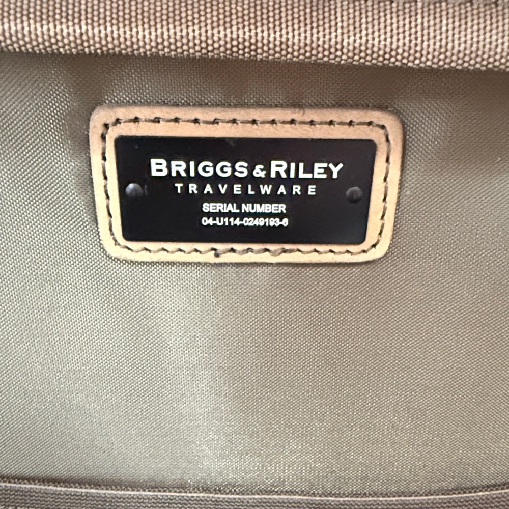 EUC! Briggs & Riley carry on bag - Picture 3 of 9
